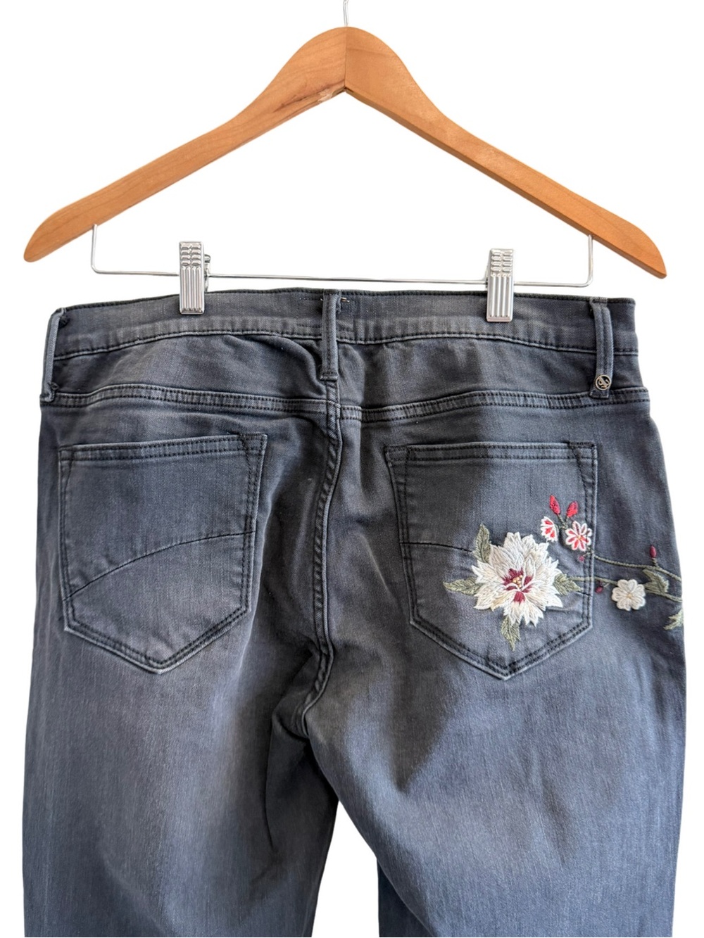 NWT Driftwood Jackie Floral Embroidered Skinny Jeans Size 31 - Picture 5 of 12